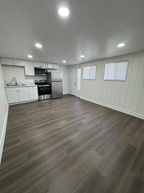 newly renovated and move in ready!!