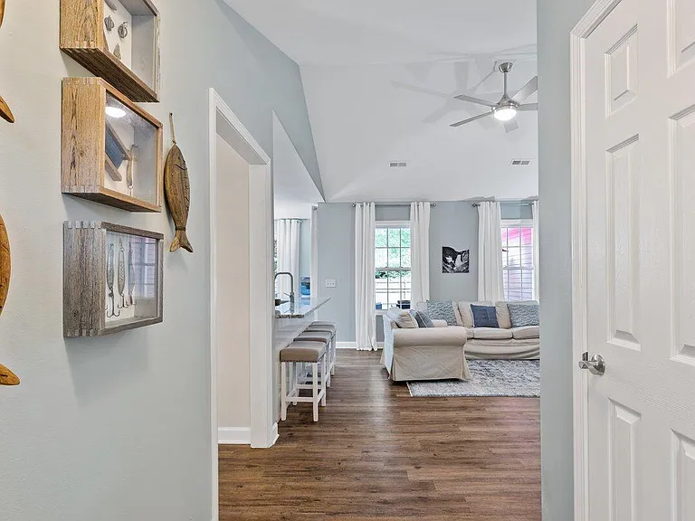 437 N Belvedere Dr — Photo 3