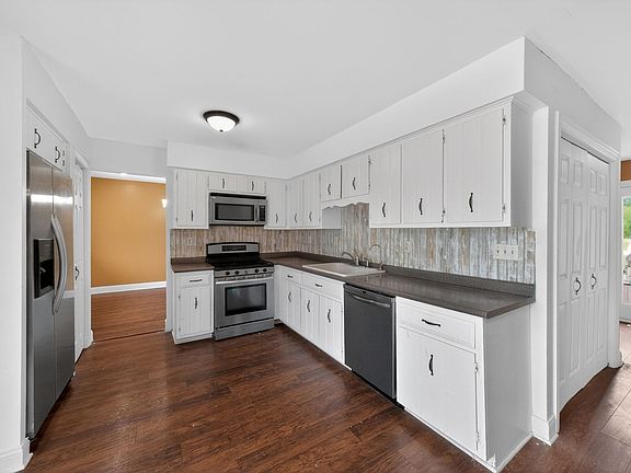 4th image of 3561 Sunrise Dr