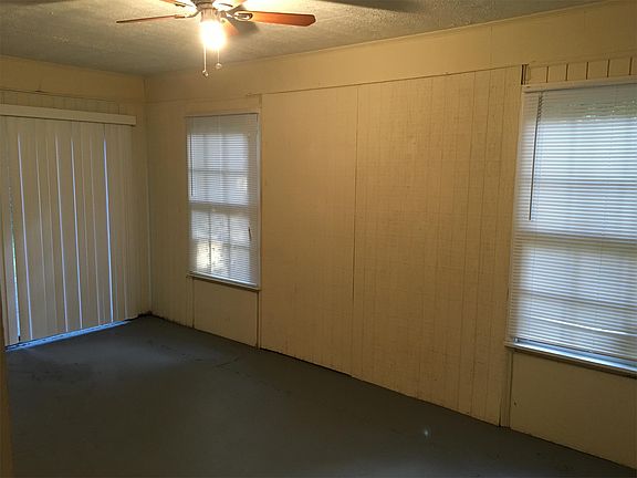 3rd image of 204 Cindy Ct