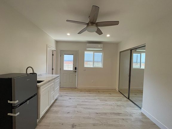 3rd image of 7746 Encino Ave #B