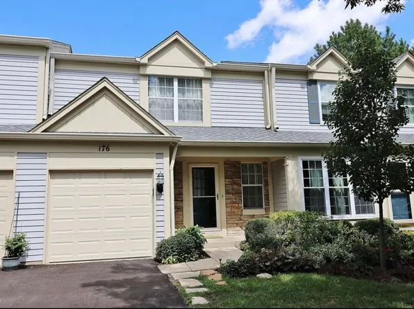 176 Park Ridge Ln, Aurora, IL 60504