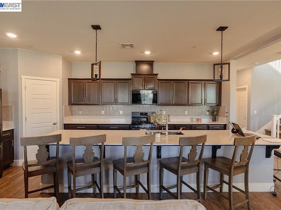 2nd image of 2481 Pineda Dr