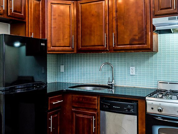 2nd image of 191 Meserole St APT 3R