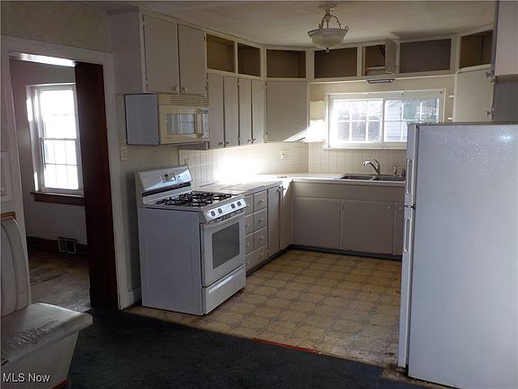 5th image of 1113 W 7th St
