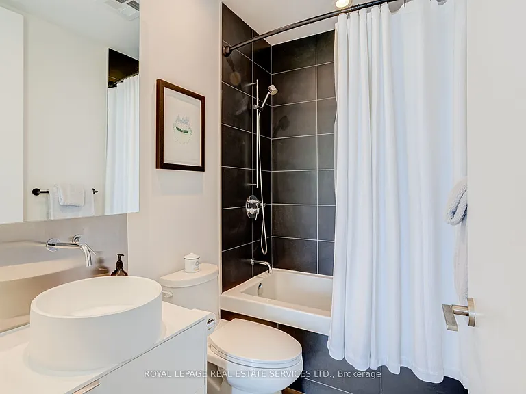 383 Sorauren Ave #Penthouse 09 — Photo 35