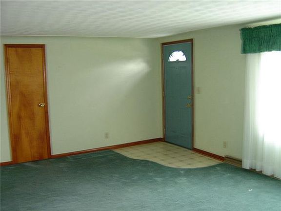 4th image of 713 Emblanche Dr