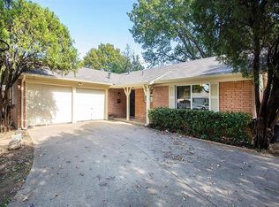 1005 Simmons Dr, Euless, TX 76040
