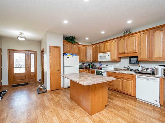4th image of 526 Bear Dr