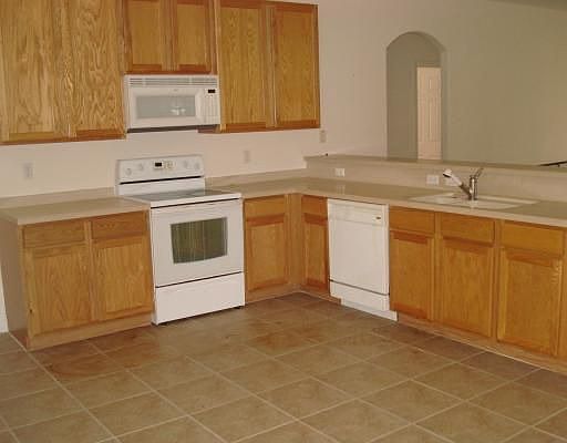 4th image of 1215 Scarlet Oak Cir
