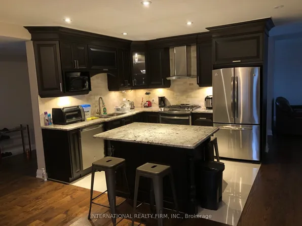 489 Kemp Rd W, Grimsby, ON L3M 4E7