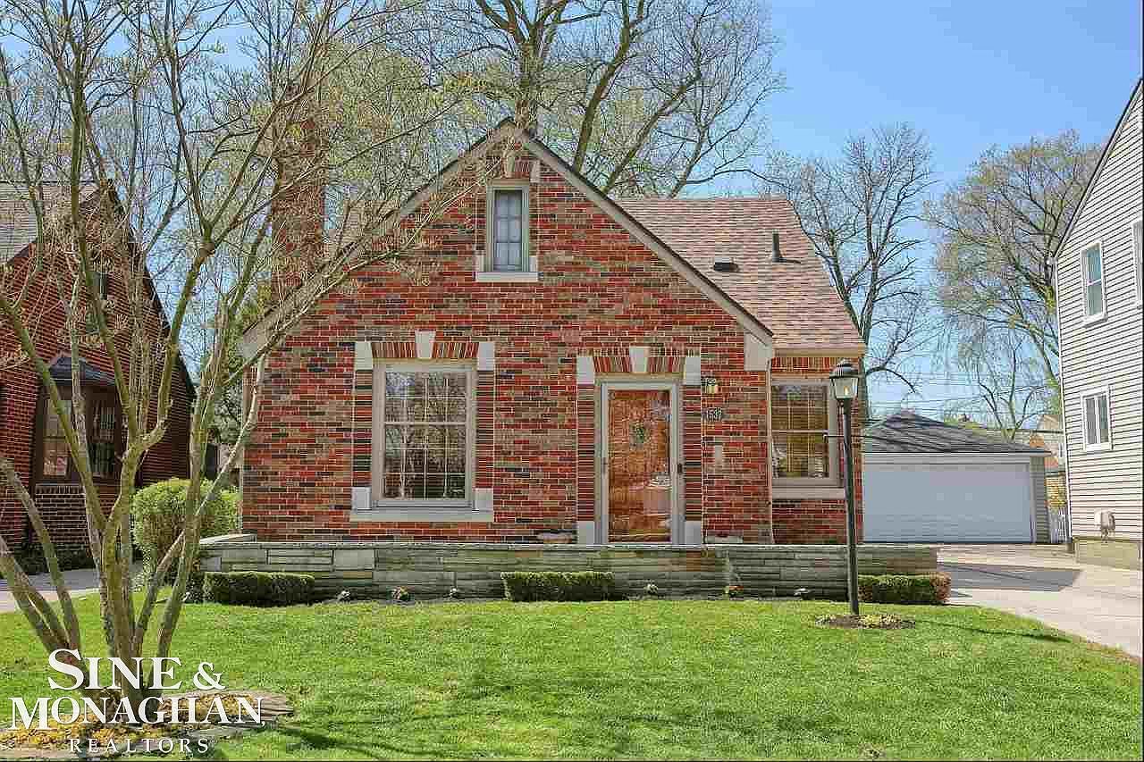 1537 Roslyn Rd, Grosse Pointe Woods, MI 48236 Zillow