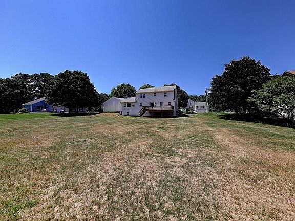 4th image of 15 Barn Dr