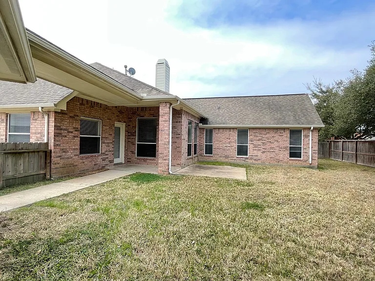 Large fully fenced backyard with plenty of room for outdoor activities