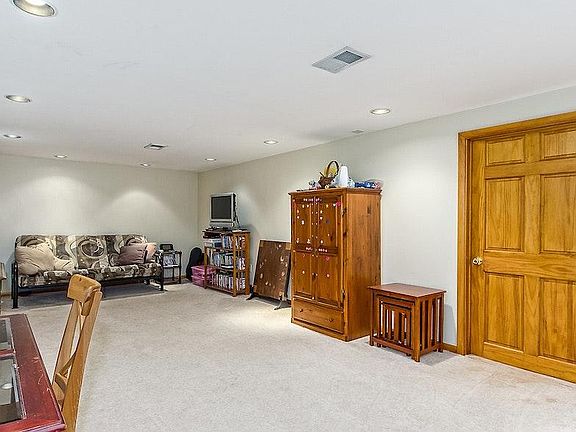 3rd image of 306 Blandford Dr