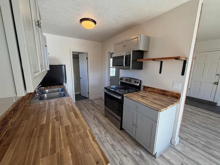 903 State St #4 — Photo 8