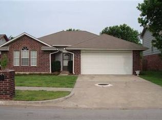 318 Crest Pl, Norman, OK 73071
