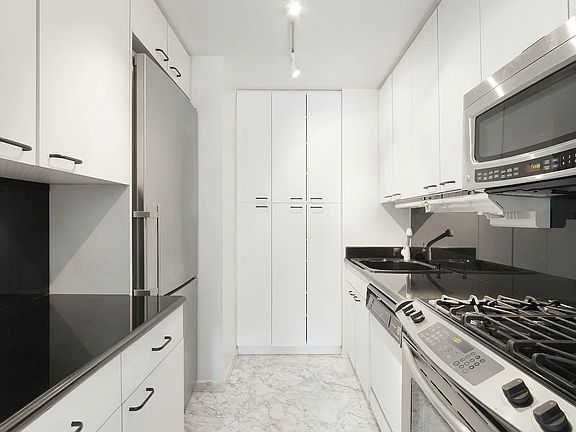 4th image of 10 W 66th St APT 6B