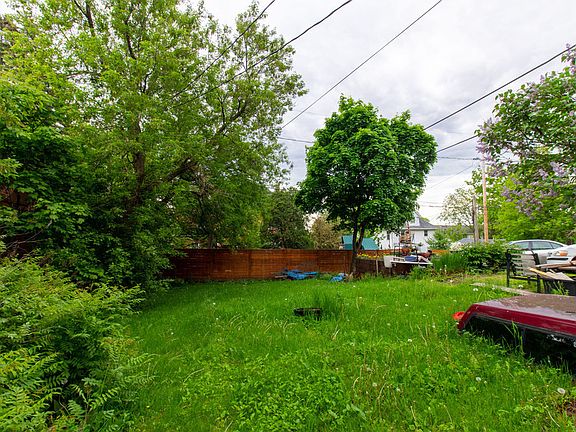 3rd image of 2016 E 1st St APT 1