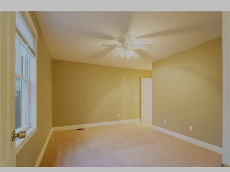 Upstairs Bedroom Pic2
