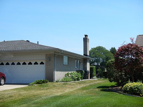 4th image of 54442 Franklin Dr