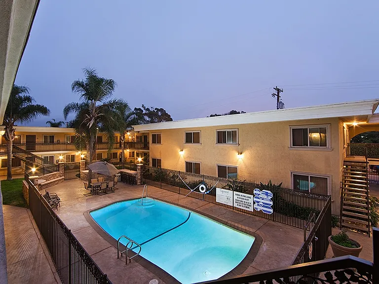 1450 Iris Ave — Photo 3