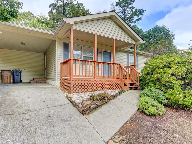 3925 Abercorn Rd — Photo 2