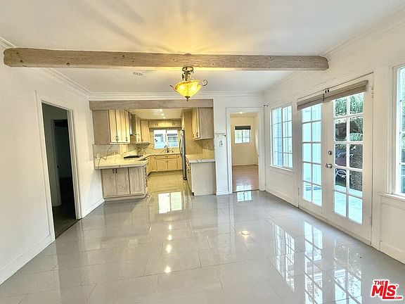 4th image of 2701 S Harcourt Ave #2701