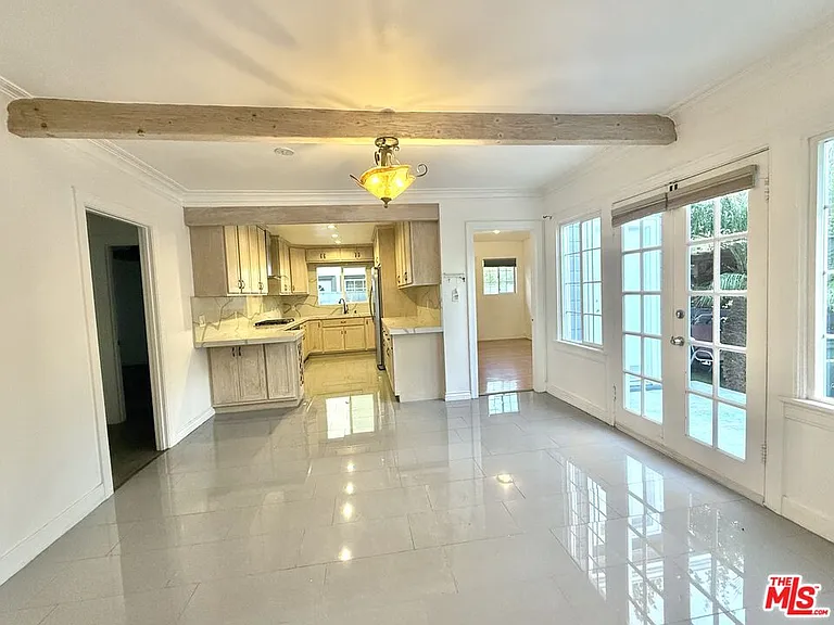 2701 S Harcourt Ave #2701 — Photo 4