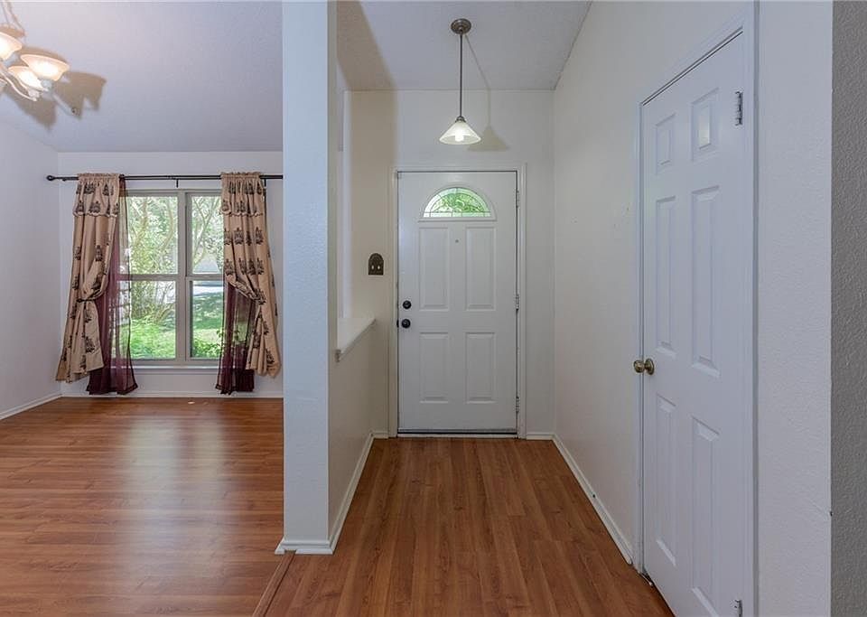 2nd image of 8904 Bancroft Trl