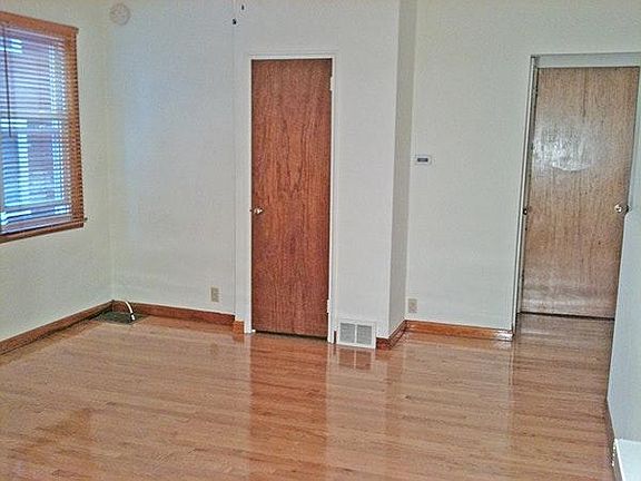 livng room looking in other direction