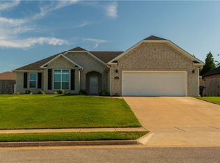 1461 Colonel McNeil Dr, Prairie Grove, AR 72753