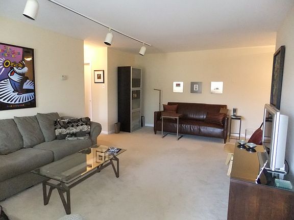 4th image of 1655 Oakwood Dr #315