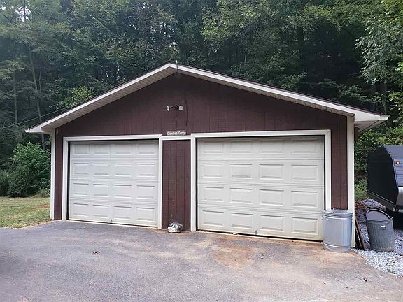 3rd image of 125 Honey Ln
