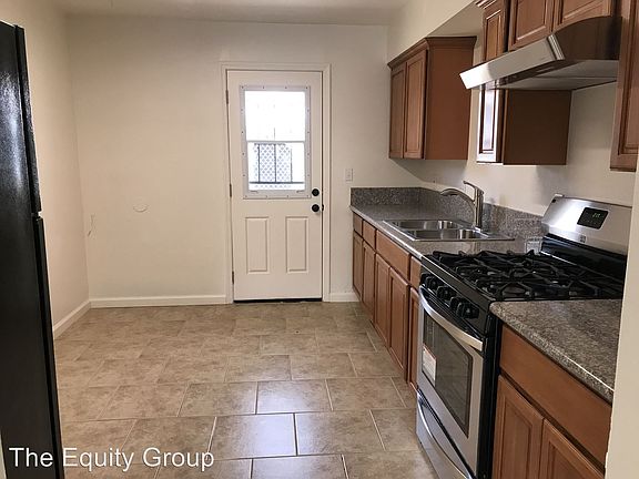 3rd image of 1621 E Douglas Ave