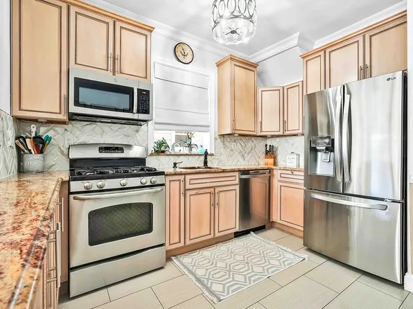 192 74th Bch, Arverne, NY 11692