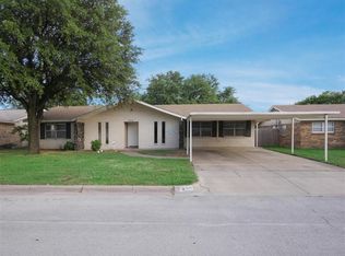 209 Rancho Dr, Saginaw, TX 76179
