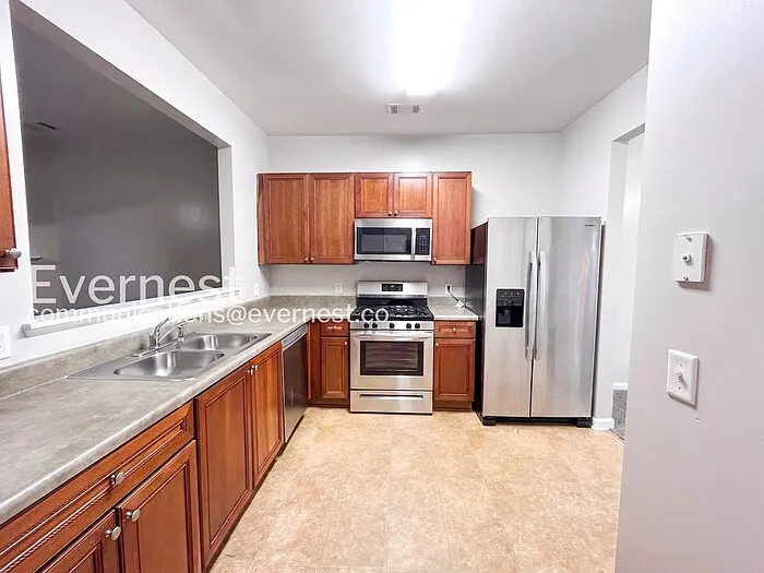 2 bed, 3.0 bath, 1500 sqft, $1,745 — Photo 2