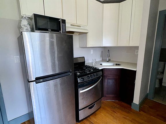 4th image of 476 Gates Ave #4L