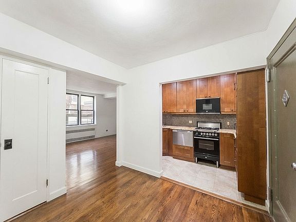 3rd image of 3535 Kings College Pl APT 1E