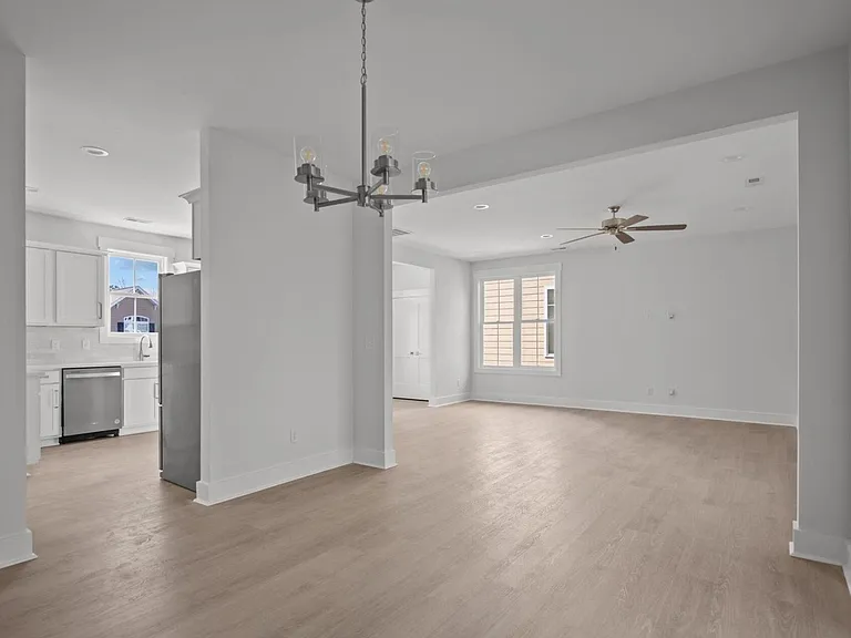 4772 Yellowood Dr — Photo 17