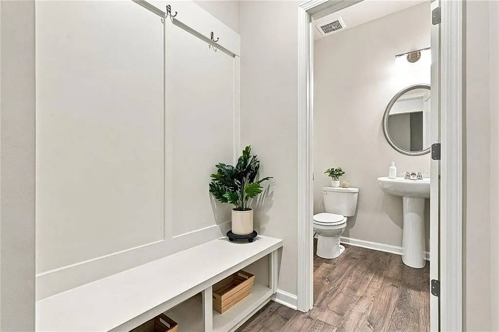 3 bed, 2.5 bath, 2036 sqft, $2,500 — Photo 3