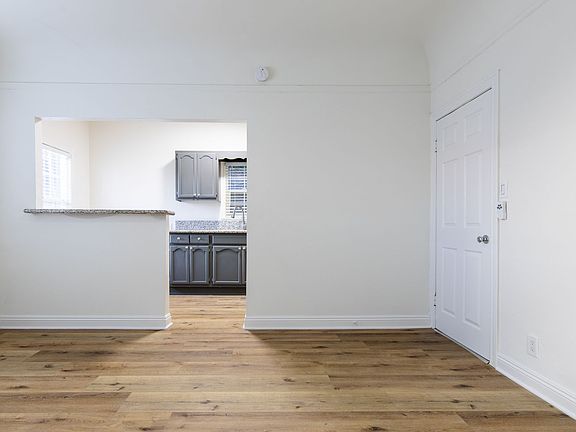 4th image of 132 S Westmoreland Ave APT 7