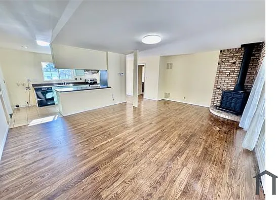 3 bed, 1500 sqft, $3,200 — Photo 3