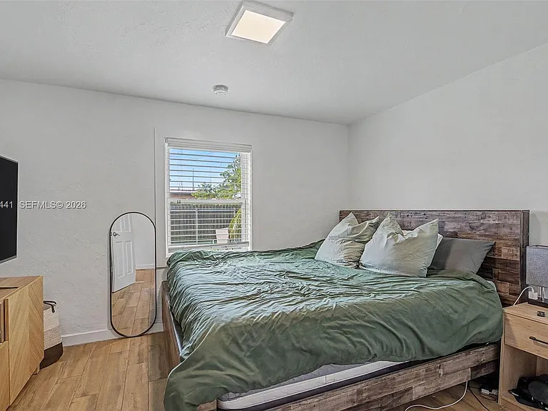5910 SW 62nd Ter — Photo 4