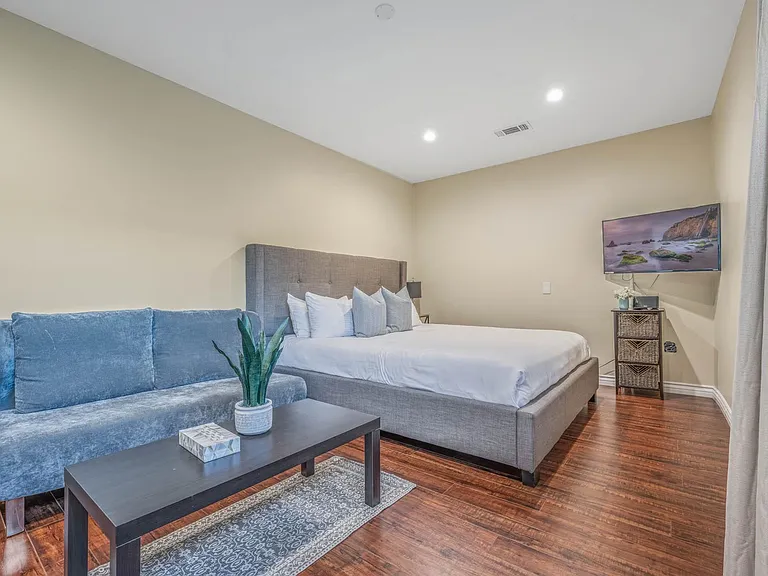 5659 Corbin Ave — Photo 42