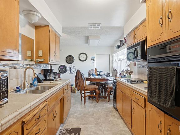 3rd image of 8507 Eucalyptus Dr