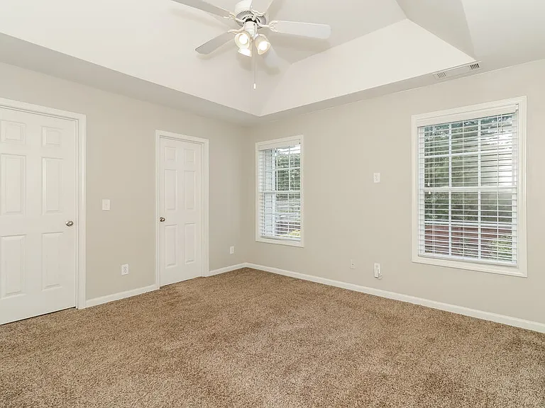 204 Providence Dr — Photo 11