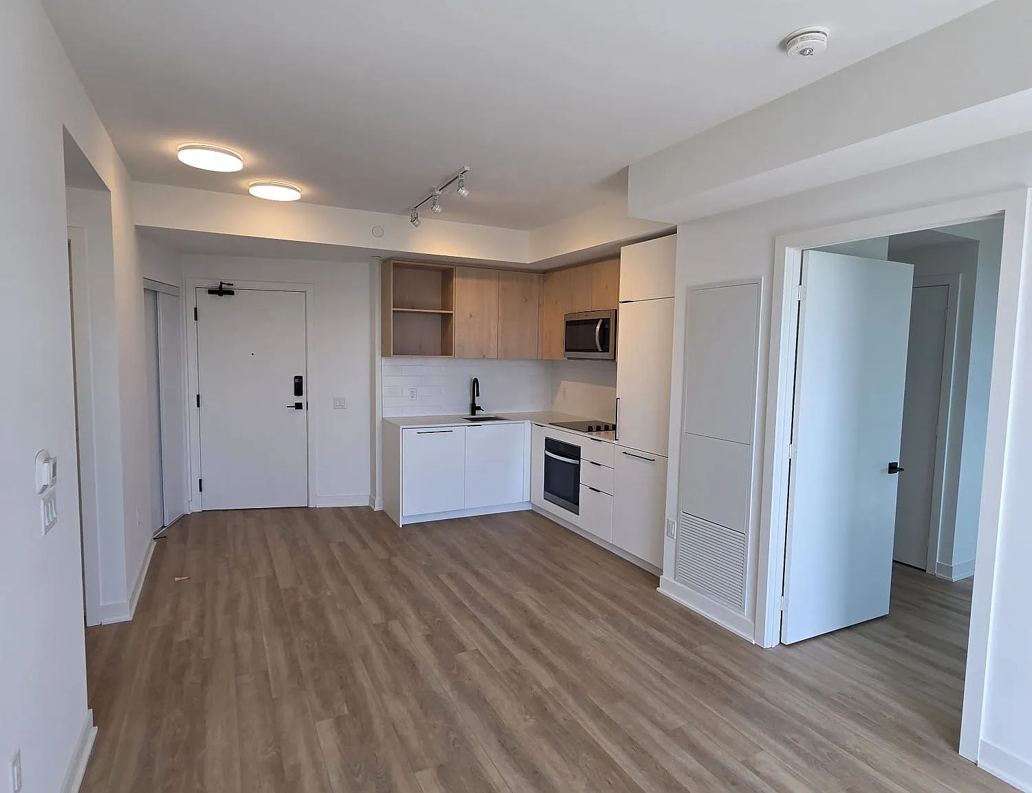 2 bed, $3,000 — Photo 3
