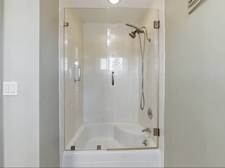 111 Wellesley Cres #2N — Photo 4